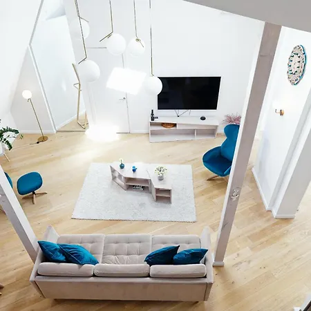דירה Luxury 143M2 2-Bedroom Penthouse Loft With Ac & Elevator - Brivibas Street, Central Riga ריגה