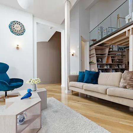 דירה Luxury 143M2 2-Bedroom Penthouse Loft With Ac & Elevator - Brivibas Street, Central Riga ריגה
