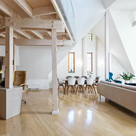 דירה Luxury 143M2 2-Bedroom Penthouse Loft With Ac & Elevator - Brivibas Street, Central Riga ריגה