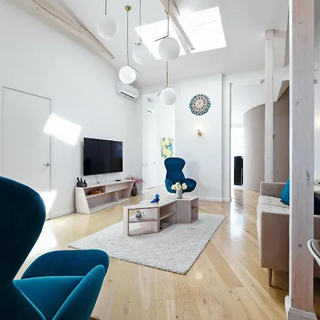 Luxury 143M2 2-Bedroom Penthouse Loft With Ac & Elevator - Brivibas Street, Central Riga דירה
