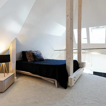 דירה Luxury 143M2 2-Bedroom Penthouse Loft With Ac & Elevator - Brivibas Street, Central Riga ריגה